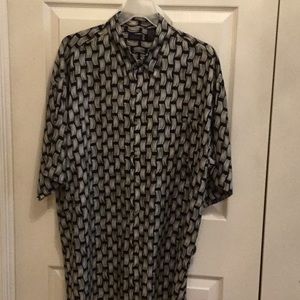 *EUC* Izod button down short sleeve shirt. Size XL.